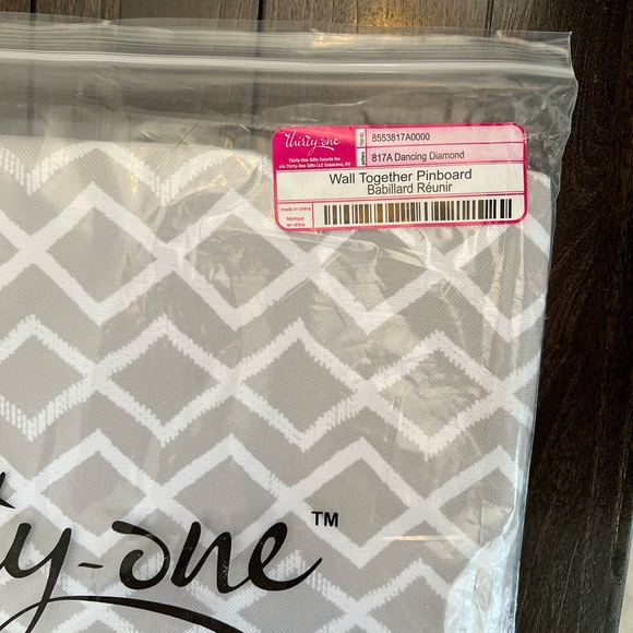 Thirty-One Wall Together Pinboard - Picture 4 of 4